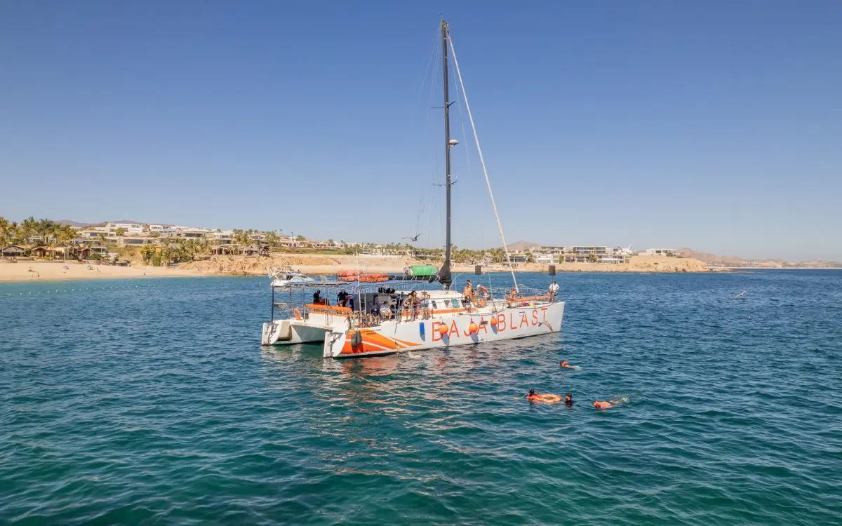 Snorkel VIP con Scooters Submarinos y Kayaks 1