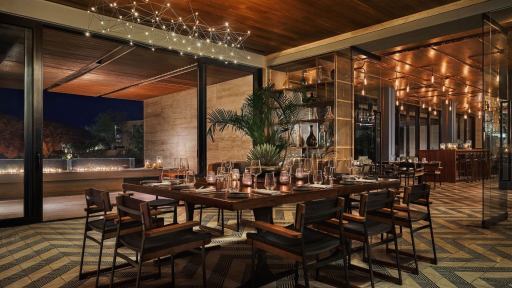 Gastronomía de clase mundial y cavas en Mezcal y Marea