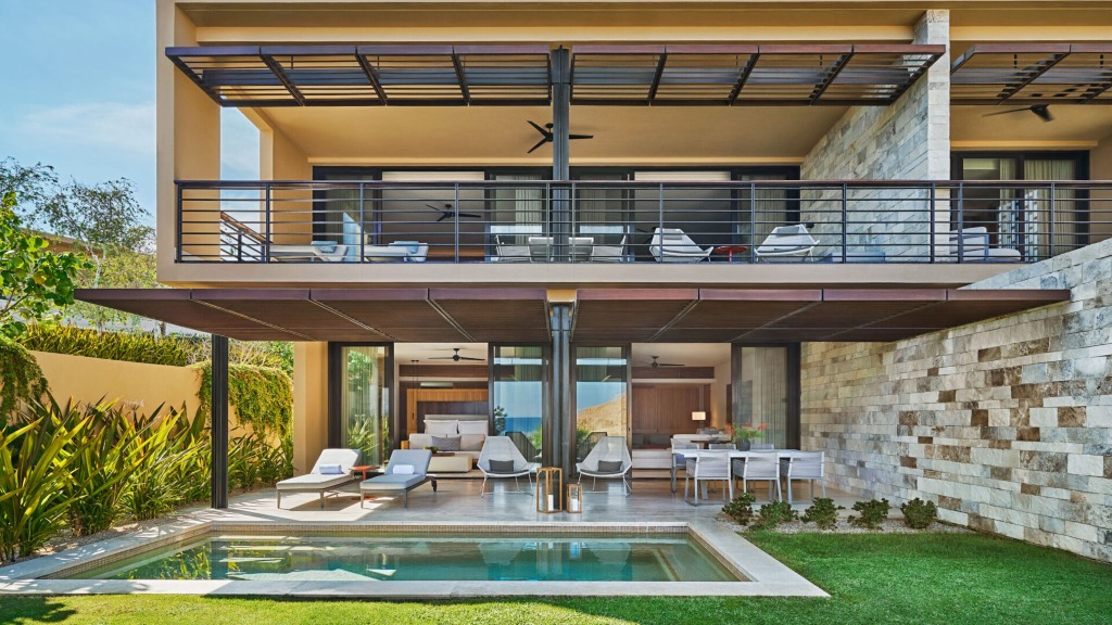Suites de lujo en planta baja con alberca privada y jardín