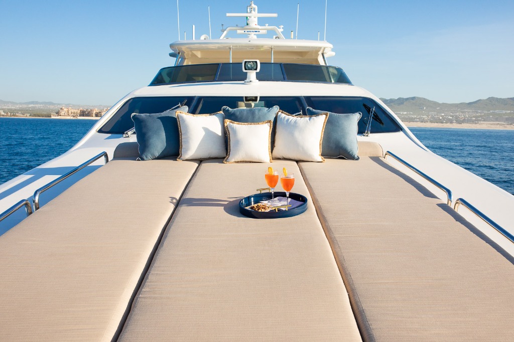 Expansive Bow Sunbathing Pad with Cocktails